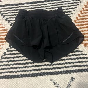 Lululemon sz 2 Hotty hot shorts